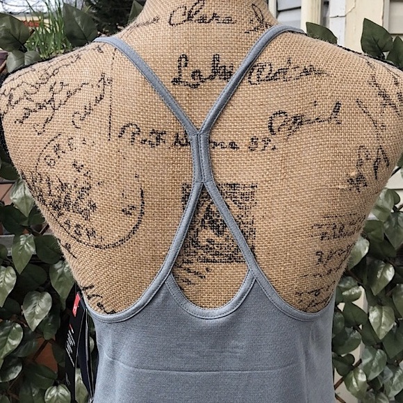 🆕🔥UNDER ARMOUR SUPER CUTE&SOO SOFT HEAT GEAR TOP CRISS CROSS BACK NWT 👀PICS!! - Picture 3 of 7